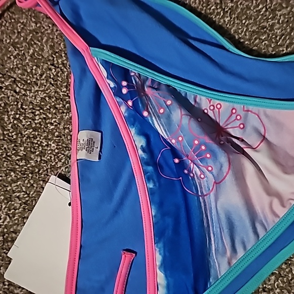 Swimwear separates - Picture 9 of 10